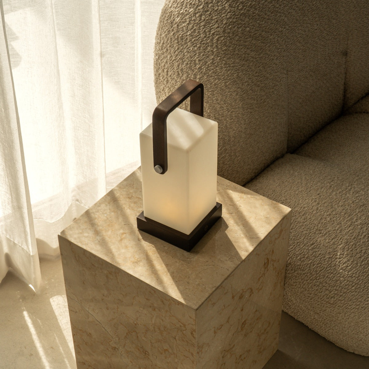 Harper Dark Brown Wooden Lamp – Cordless Rechargeable Table Lamp with Handle - Tavellio