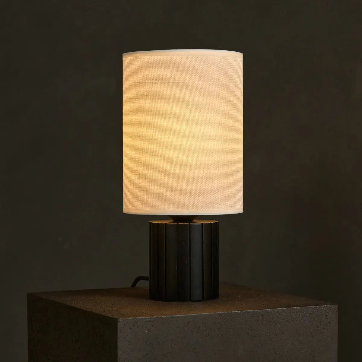 Kiko Black Table Lamp – Cozy Black & Beige Desk Lamp with E27 Fitting Tavellio