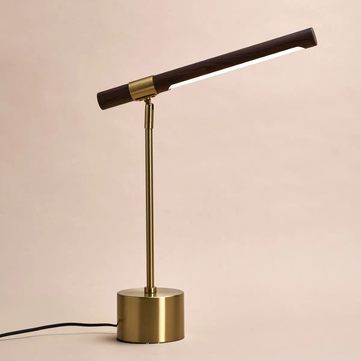 Livia Gold Metal Lamp with Wood – Adjustable LED, Scandinavian Design for Office & Living Room Tavellio