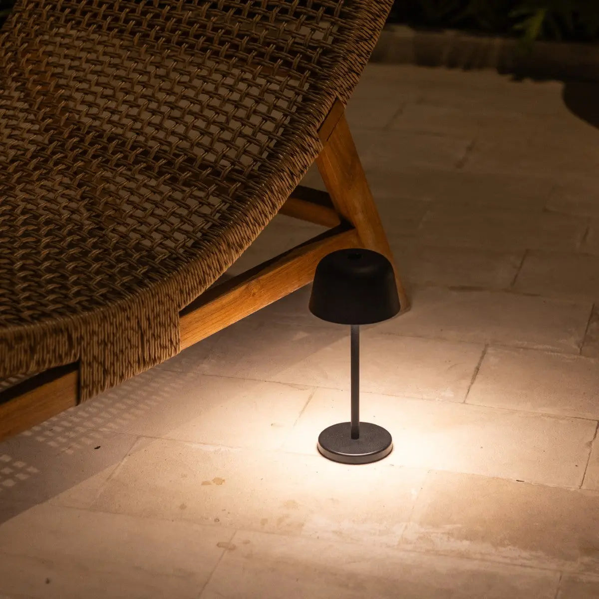 Anton black - Rechargeable iron table lamp Tavellio