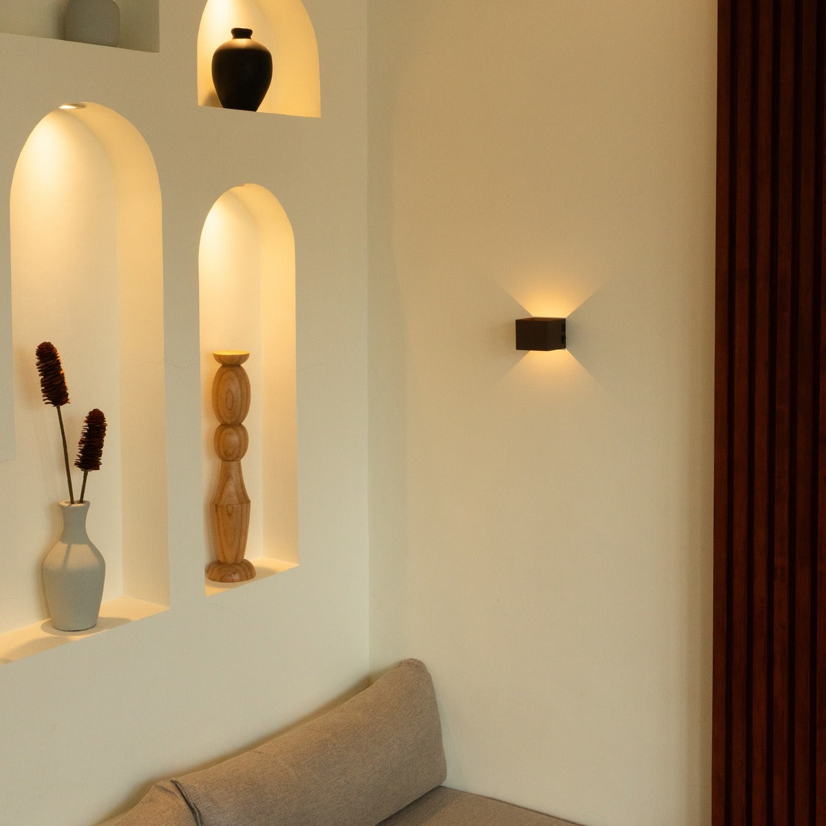 Tess Mocha Brown Metal Wall Lamp – Motion Sensor, 20 Different Light Modes, Dimmable, Magnetic Suspension System Lamp & Including Remote Control Tavellio