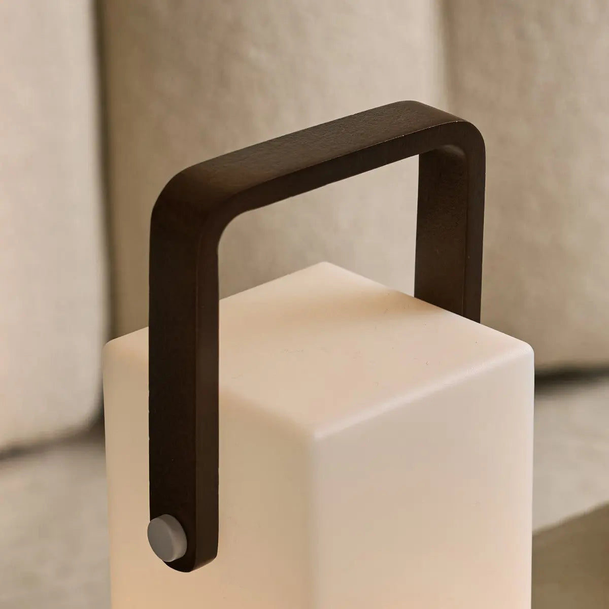 Harper Dark Brown Wooden Lamp – Cordless Rechargeable Table Lamp with Handle Tavellio