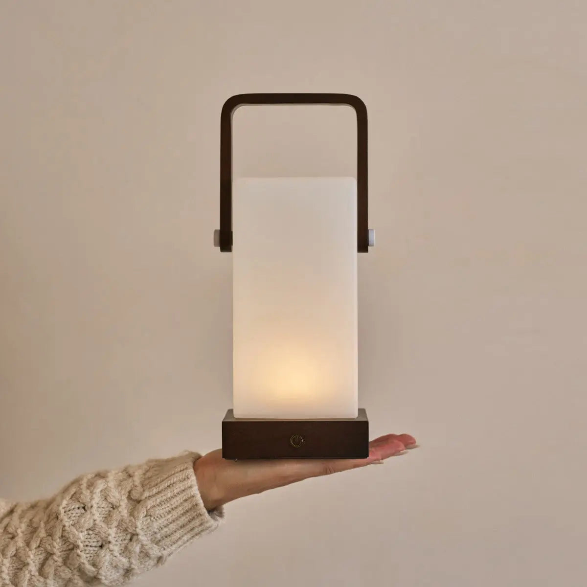 Harper Dark Brown Wooden Lamp – Cordless Rechargeable Table Lamp with Handle Tavellio