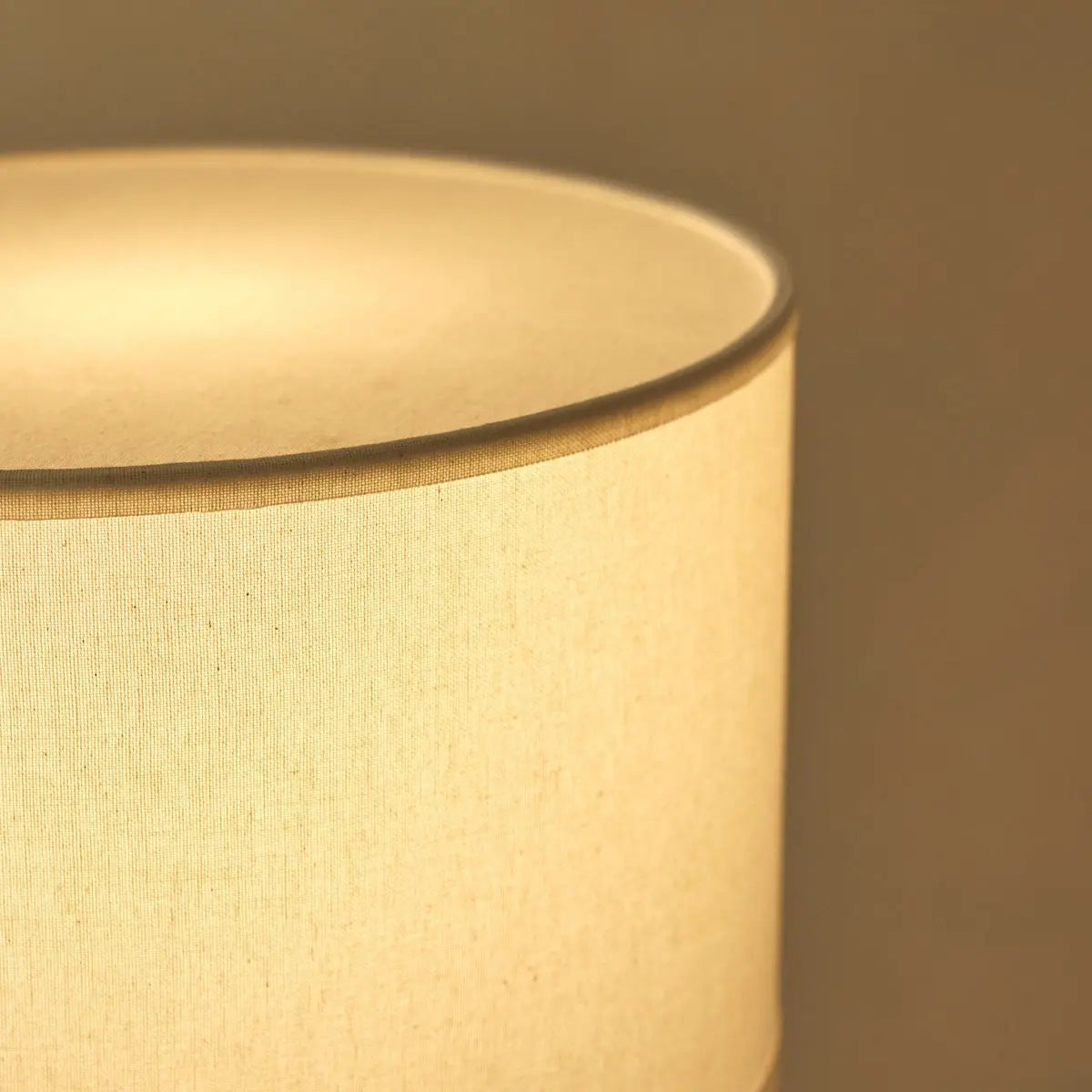 Isla Travertine Lamp with Cotton Shade – Elegant and Timeless Tavellio
