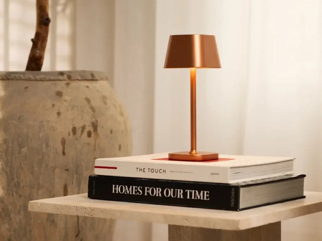 Trendy-designs-of-rechargeable-table-lamps-for-modern-interiors Tavellio