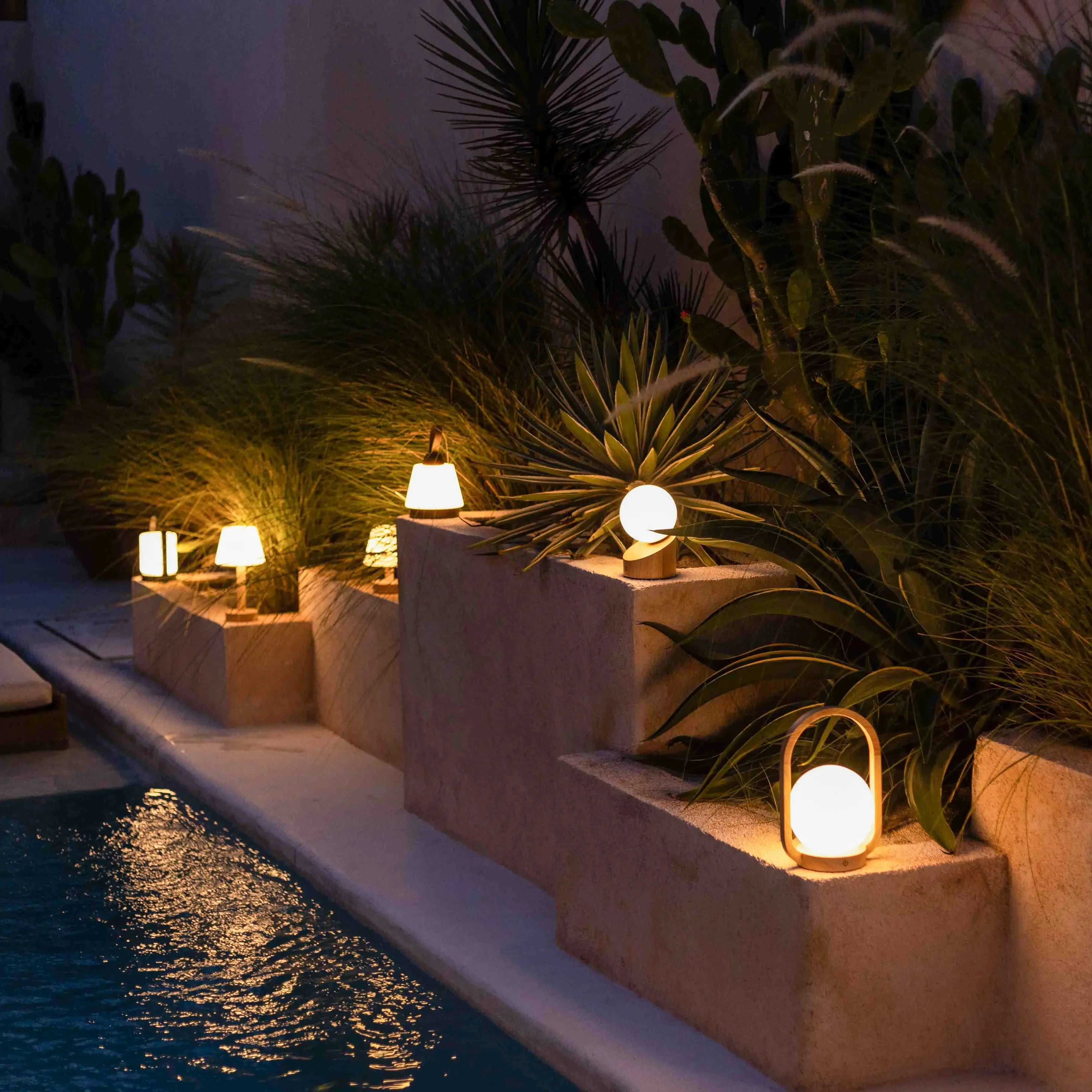 Outdoor-lighting-solutions-with-rechargeable-table-lamps Tavellio