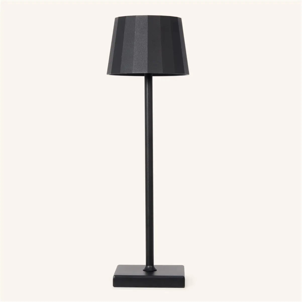 William Black Rechargeable Iron Table Lamp – 150-Hour Battery, Dimmable, USB-C Charging Tavellio