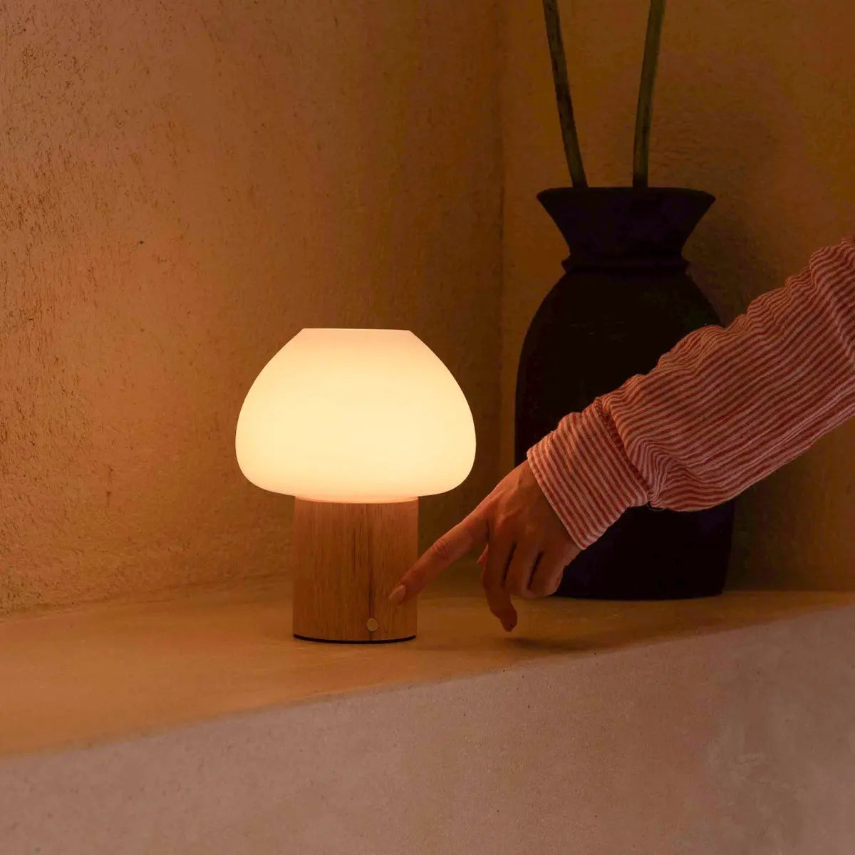 Fynn Light Brown Wooden Lamp – Rechargeable, Dimmable & Stylish Tavellio