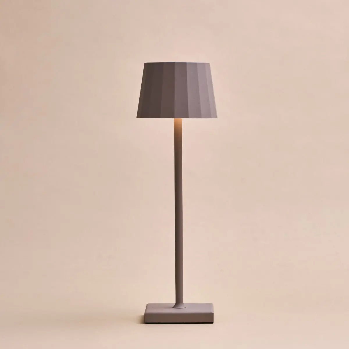 William Koala Brown Rechargeable Iron Table Lamp, Dimmable, USB-C Charging, 120-Hour Battery Life Tavellio