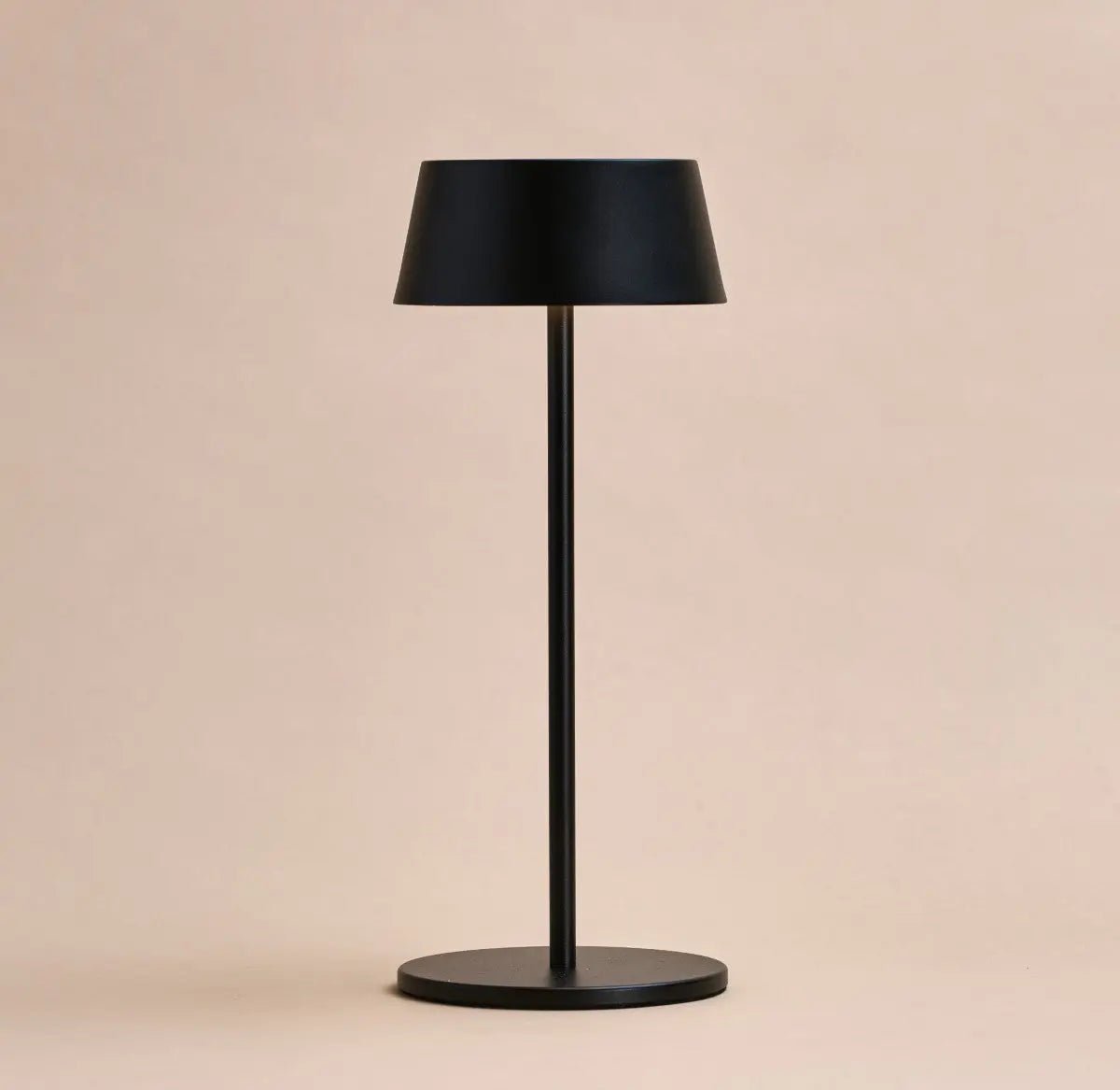Hugo Midnight Black Rechargeable Table Lamp - Dimmable, Stylish & Cordless Tavellio