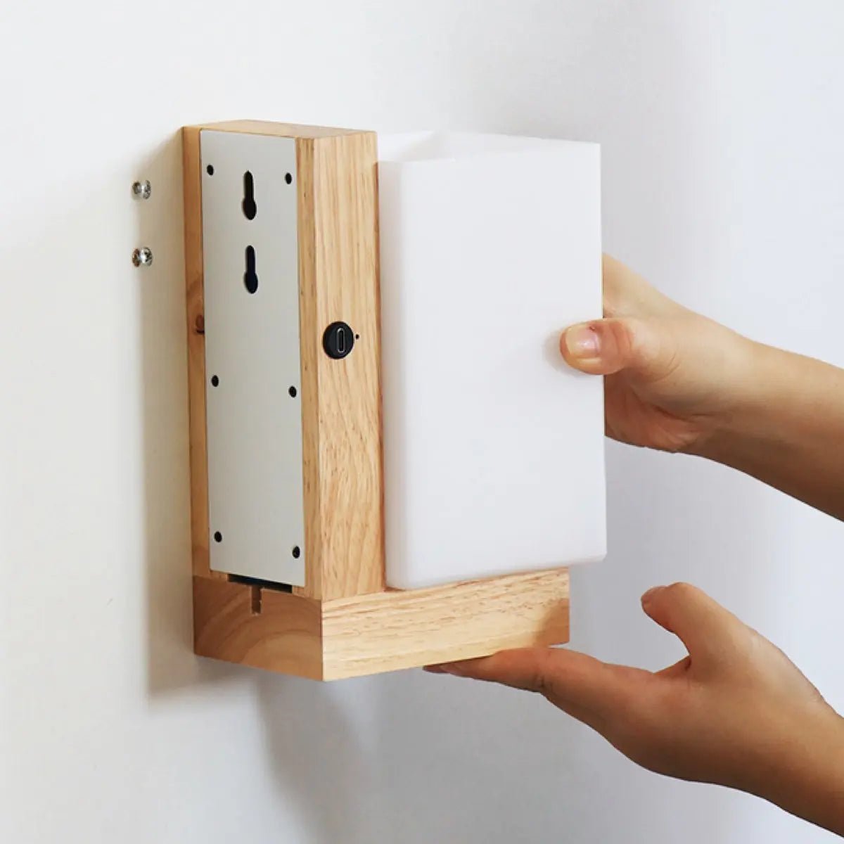 Bowie Rechargeable Wooden Wall Lamp – Cordless, Dimmable, and Stylish Lighting Tavellio