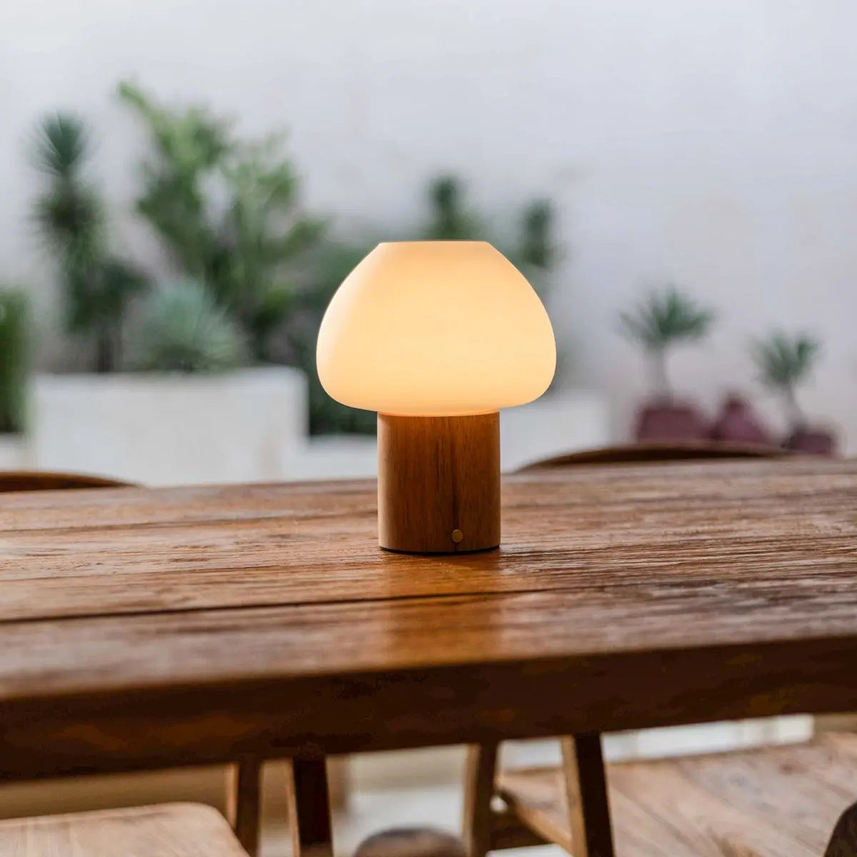 Fynn Light Brown Wooden Lamp – Rechargeable, Dimmable & Stylish Tavellio