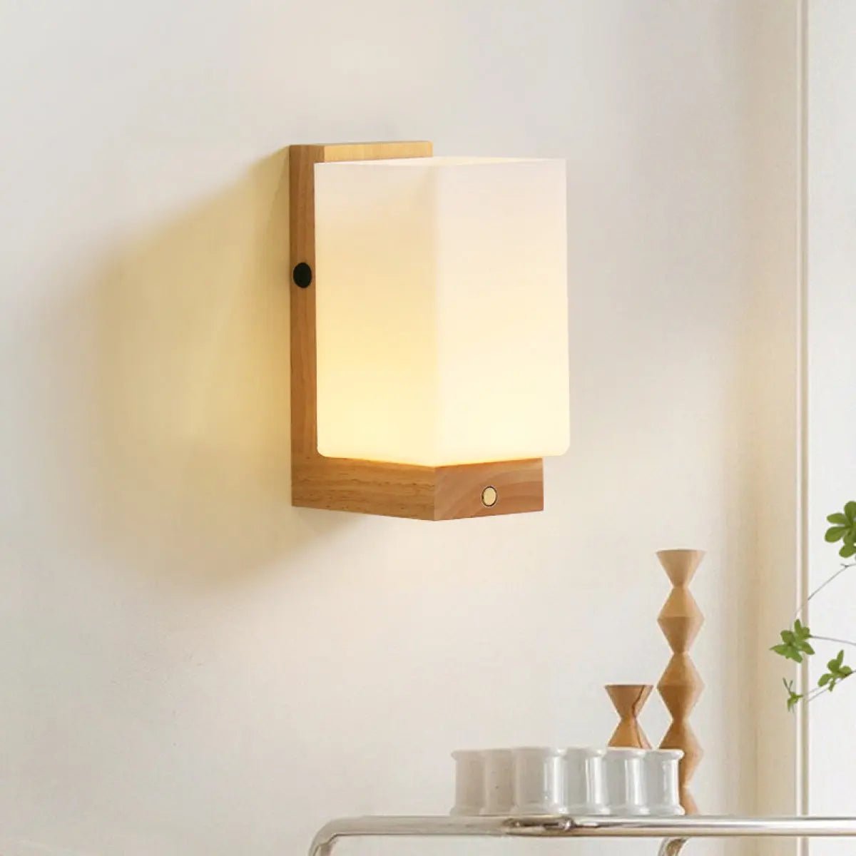 Bowie Rechargeable Wooden Wall Lamp – Cordless, Dimmable, and Stylish Lighting Tavellio
