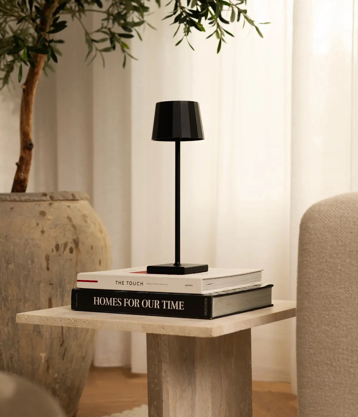 William Black Rechargeable Iron Table Lamp – 150-Hour Battery, Dimmable, USB-C Charging Tavellio