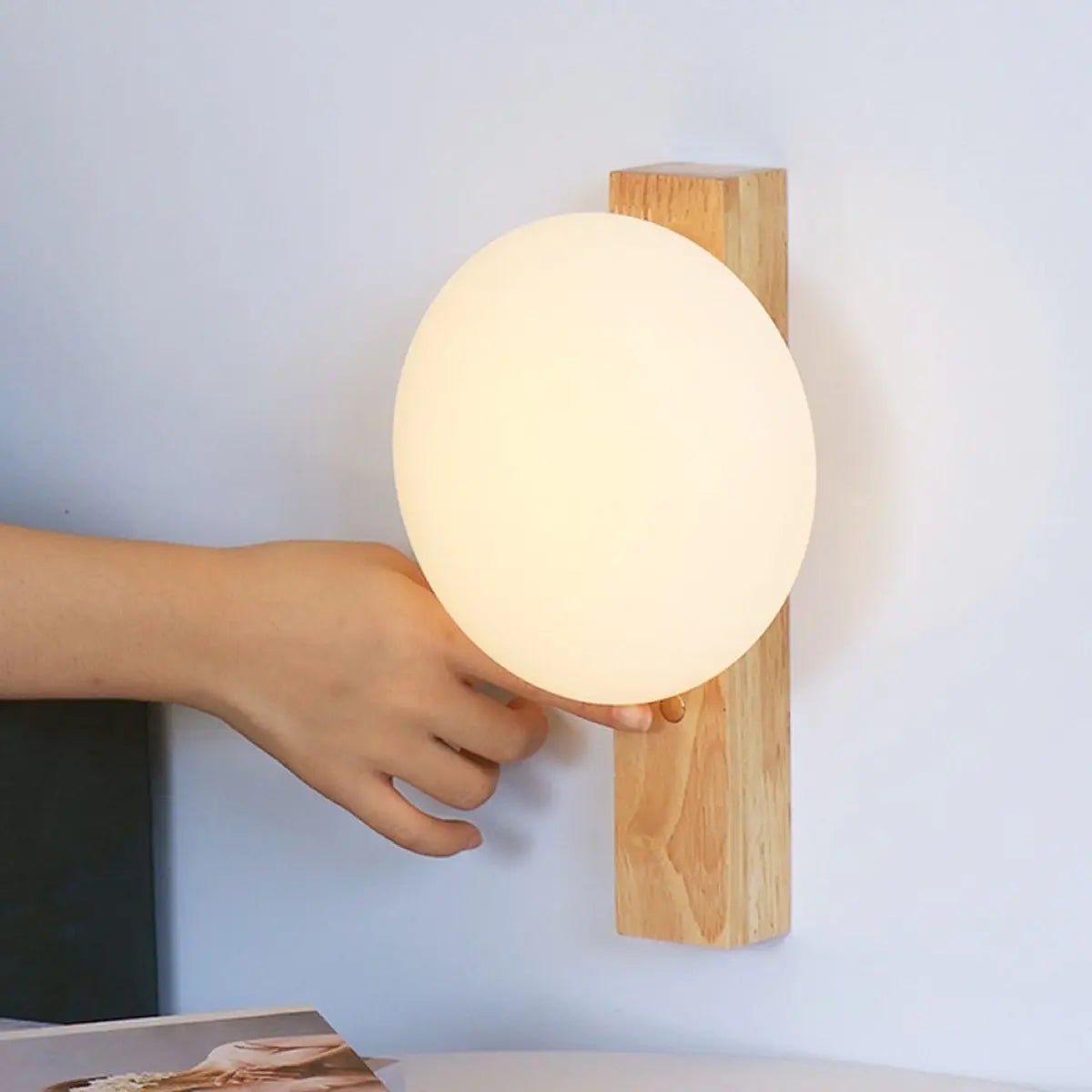 Matthew light brown - Stylish wooden cordless wall lamp Tavellio