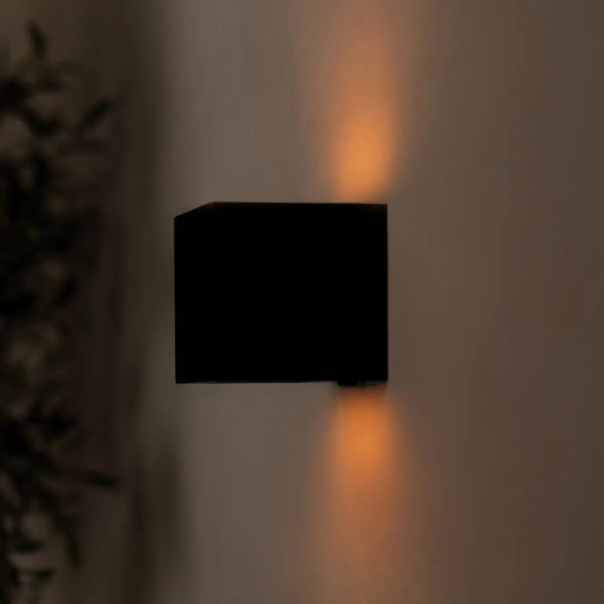 Sand Black Square Wall Lamp | Rechargeable, Dimmable & Cordless Lighting Tavellio