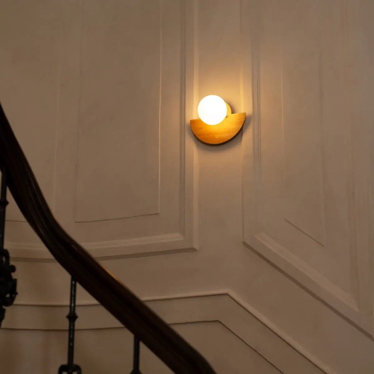 Kane Light Brown Cordless Wall Light – Rechargeable Wood & Glass Lamp Tavellio