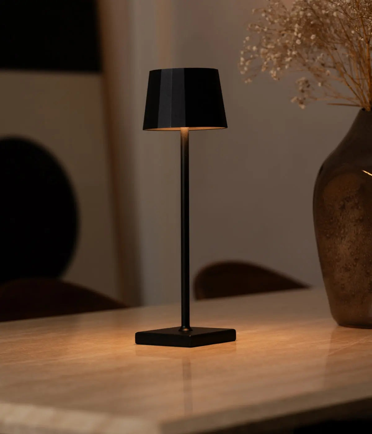 William Black Rechargeable Iron Table Lamp – 150-Hour Battery, Dimmable, USB-C Charging Tavellio
