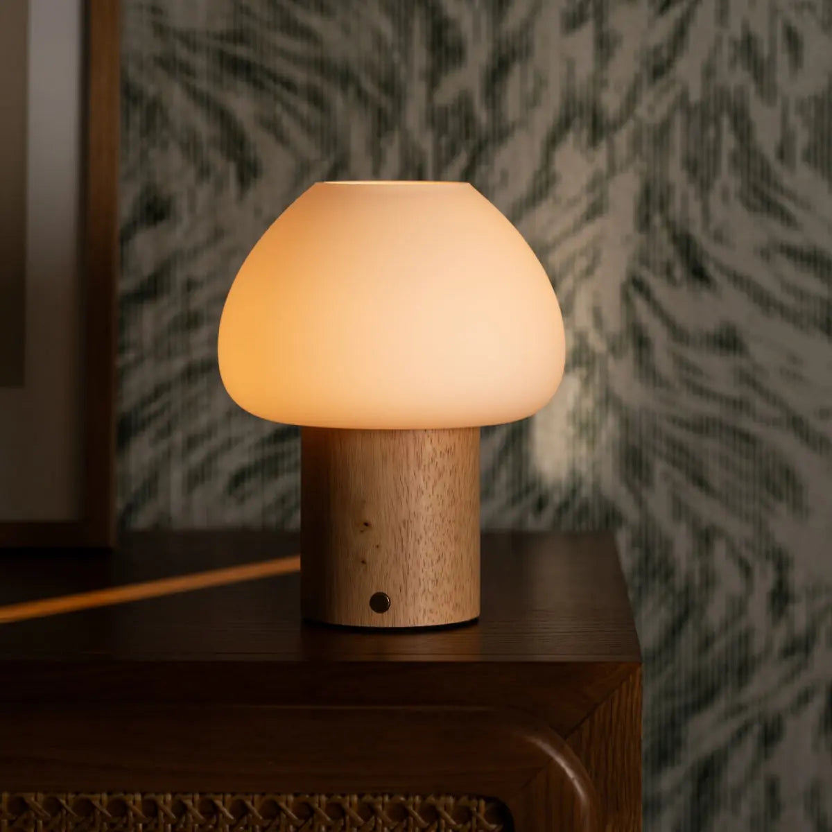 Fynn Light Brown Wooden Lamp – Rechargeable, Dimmable & Stylish Tavellio