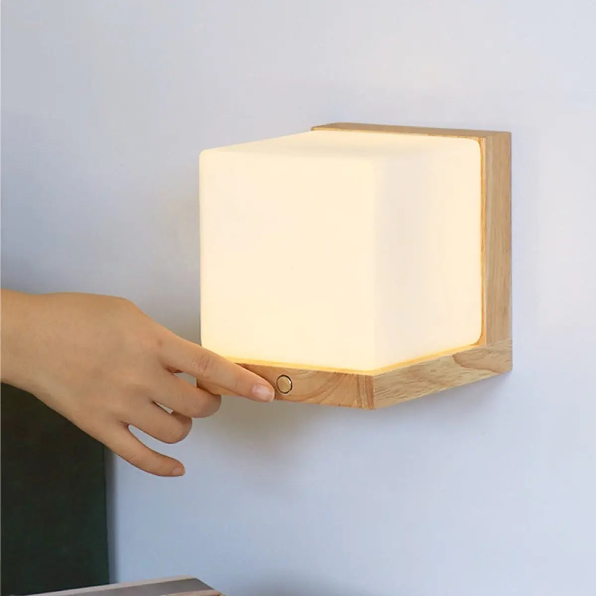 Lizzy Cordless Wooden Wall Lamp – Rechargeable, Dimmable with Frosted Glass Tavellio