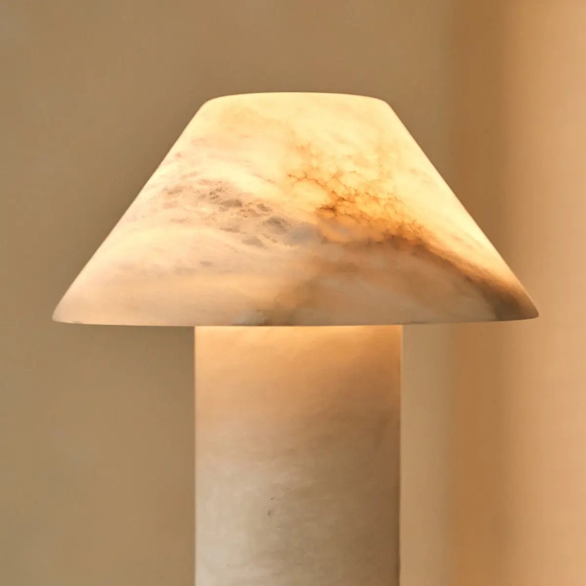 Eleonora Stylish Alabaster Lamp – Handcrafted, Unique Design with Soft Glow Tavellio