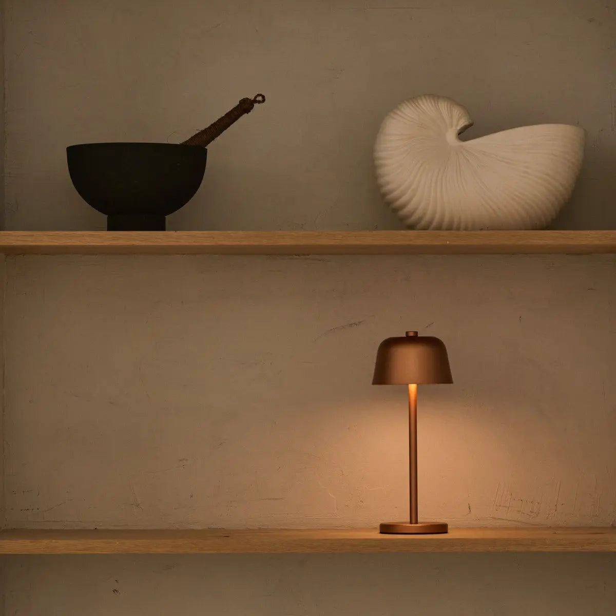 Anton Copper Rechargeable Table Lamp | Stylish & Cordless Lighting Tavellio