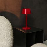 Ava Berry Red - Rechargeable Table Lamp | Stylish, Cordless Lamp & Dimmable Tavellio