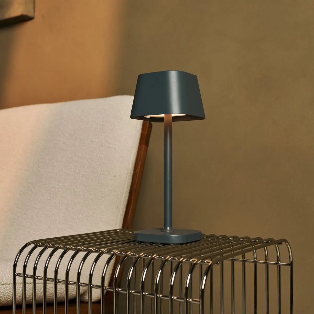 Ava Stone Grey - Rechargeable Table Lamp | Stylish, Cordless Lamp & Dimmable Tavellio