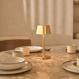 Professional Kombi-Set | 4 × Ava Gold Tischlampen & Magnetisch Ladestation