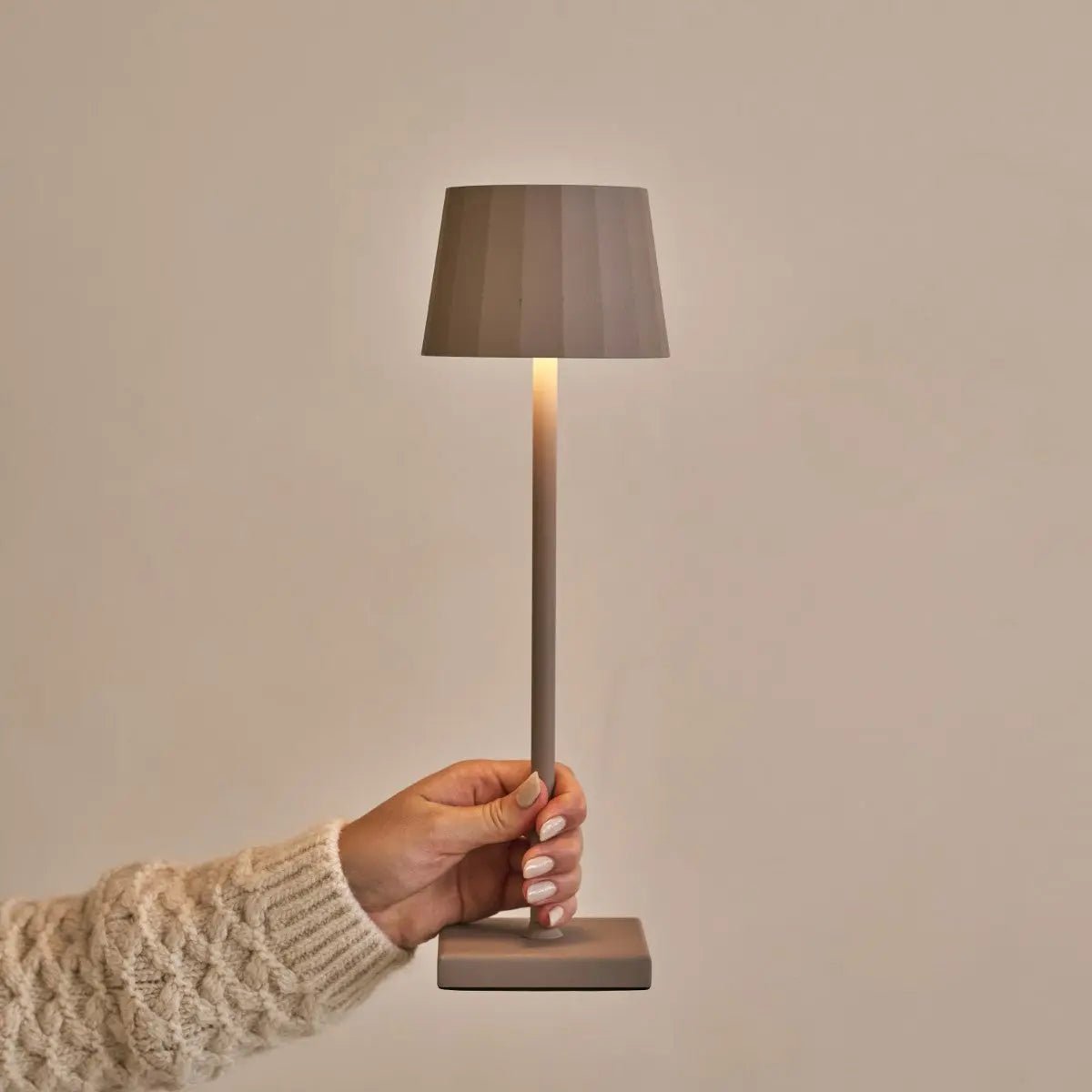 William Koala Brown Rechargeable Iron Table Lamp – Dimmable, USB-C Charging, 120-Hour Battery Life Tavellio