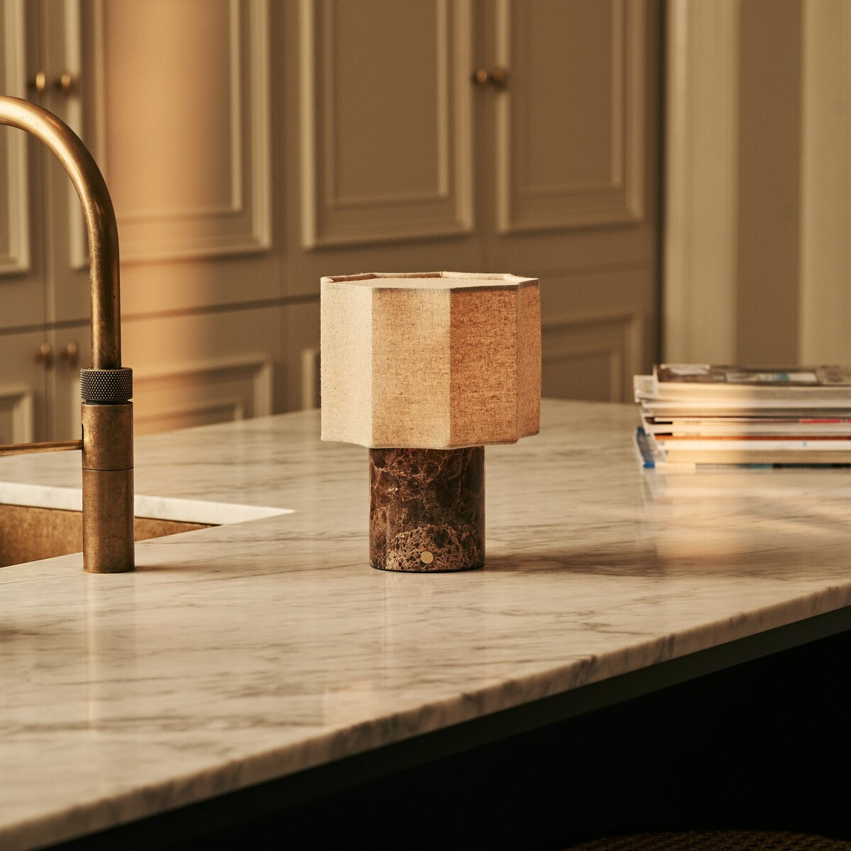 Bonnard Brown – Emperador Dark Marble Rechargeable Table Lamp | Cordless, Up to 100 Hours & Linen Blend