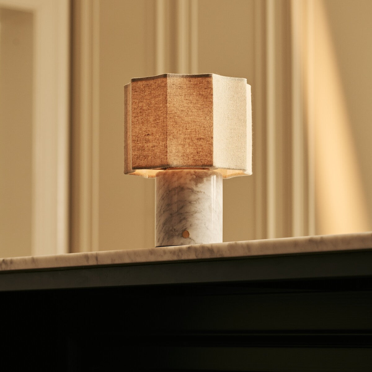 Bonnard White – Bianco Statuarietto Marble Rechargeable Table Lamp | Cordless, Up to 100 Hours & Linen Blend
