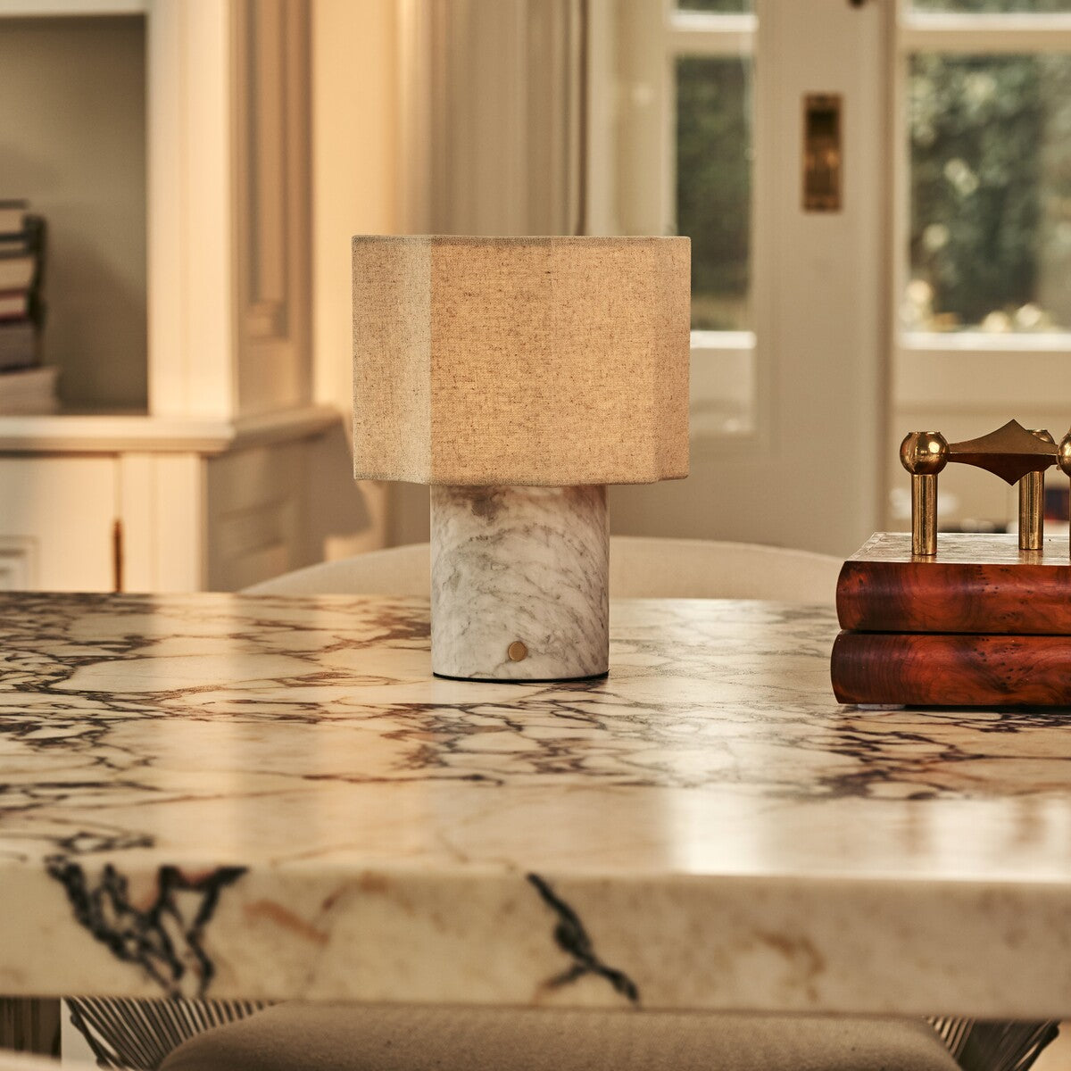 Bonnard White – Bianco Statuarietto Marble Rechargeable Table Lamp | Cordless, Up to 100 Hours & Linen Blend