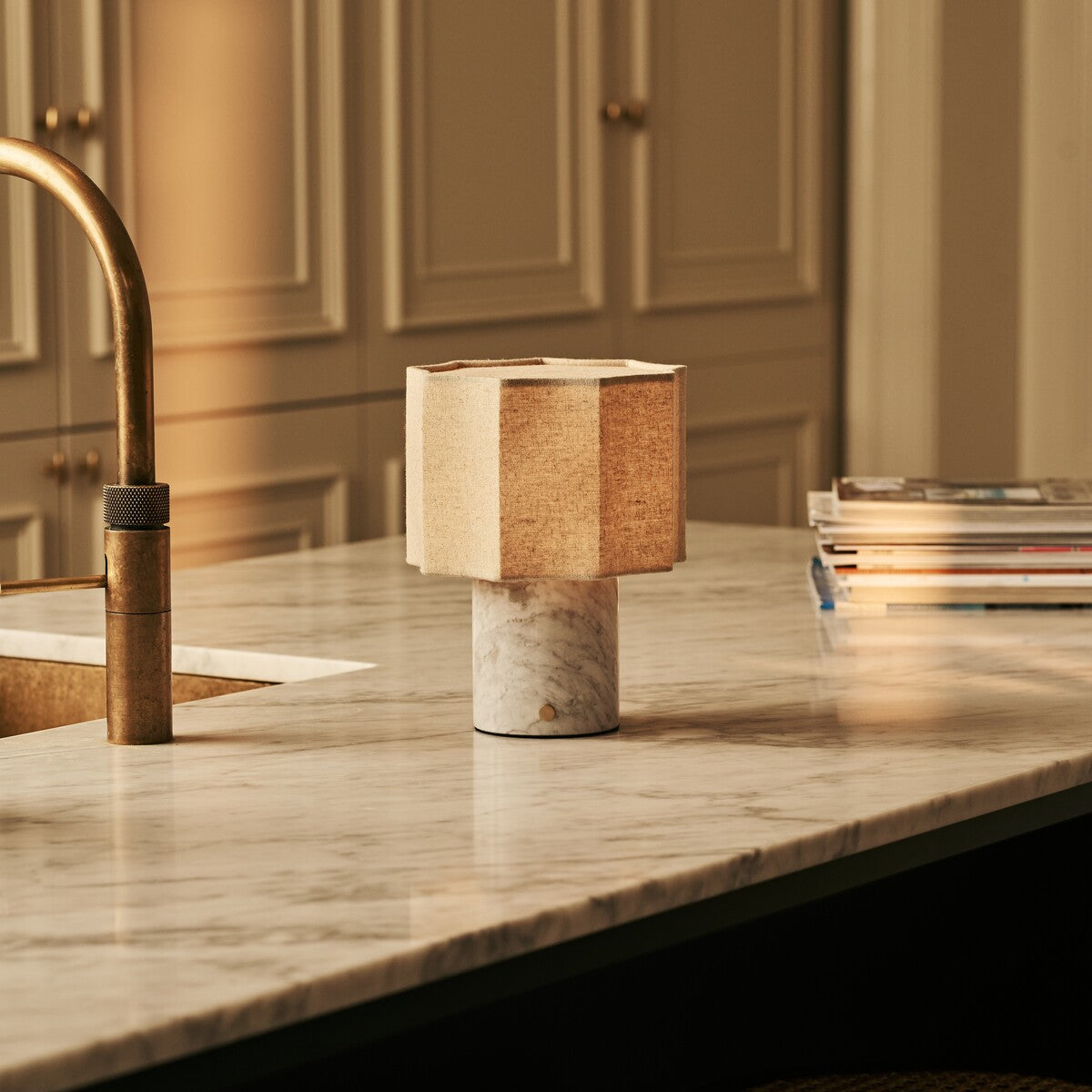 Bonnard White – Bianco Statuarietto Marble Rechargeable Table Lamp | Cordless, Up to 100 Hours & Linen Blend