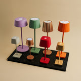 Ensemble combiné professionnel – 8 lampes de table rechargeables Wouter Brun Taupe et 1 station de charge sans fil centrale avec technologie Qi – Idéal pour les restaurants, l'hôtellerie et les hôtels