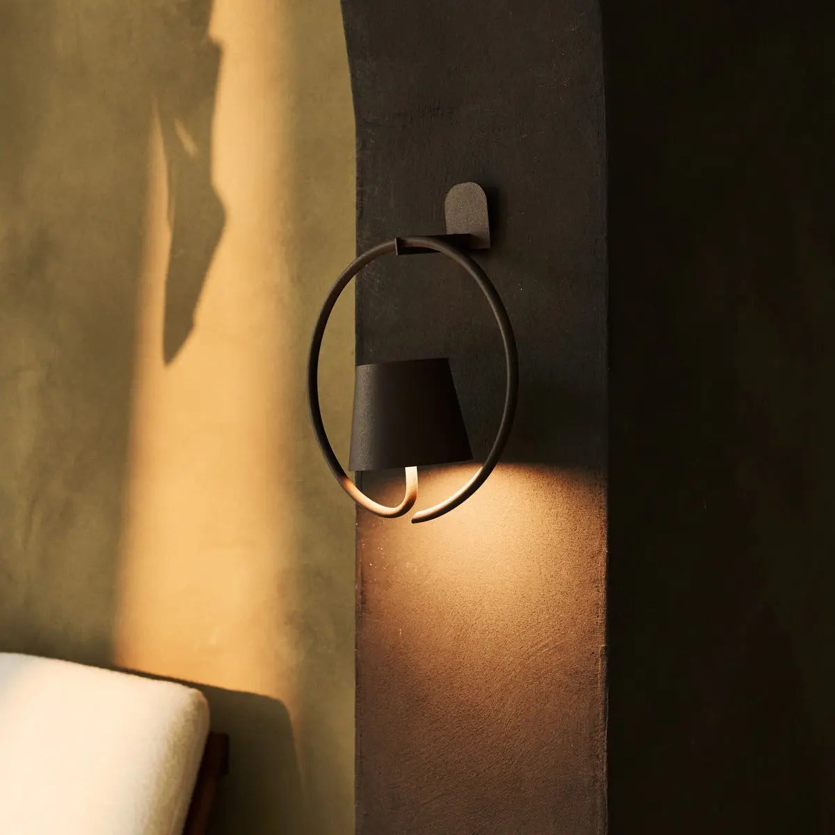 Cielo Dark Brown Rechargeable Metal Wall Lamp – Cordless, Dimmable, and Stylish - Tavellio