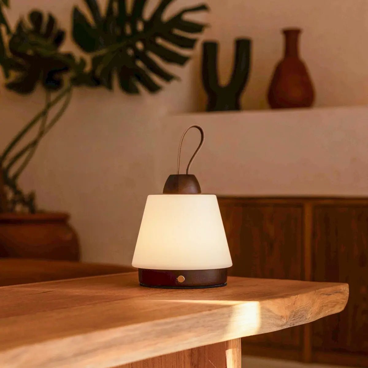 Liv Dark Brown Rechargeable Lamp – Leather Strap, Dimmable, 3 Light Modes, Cordless Tavellio