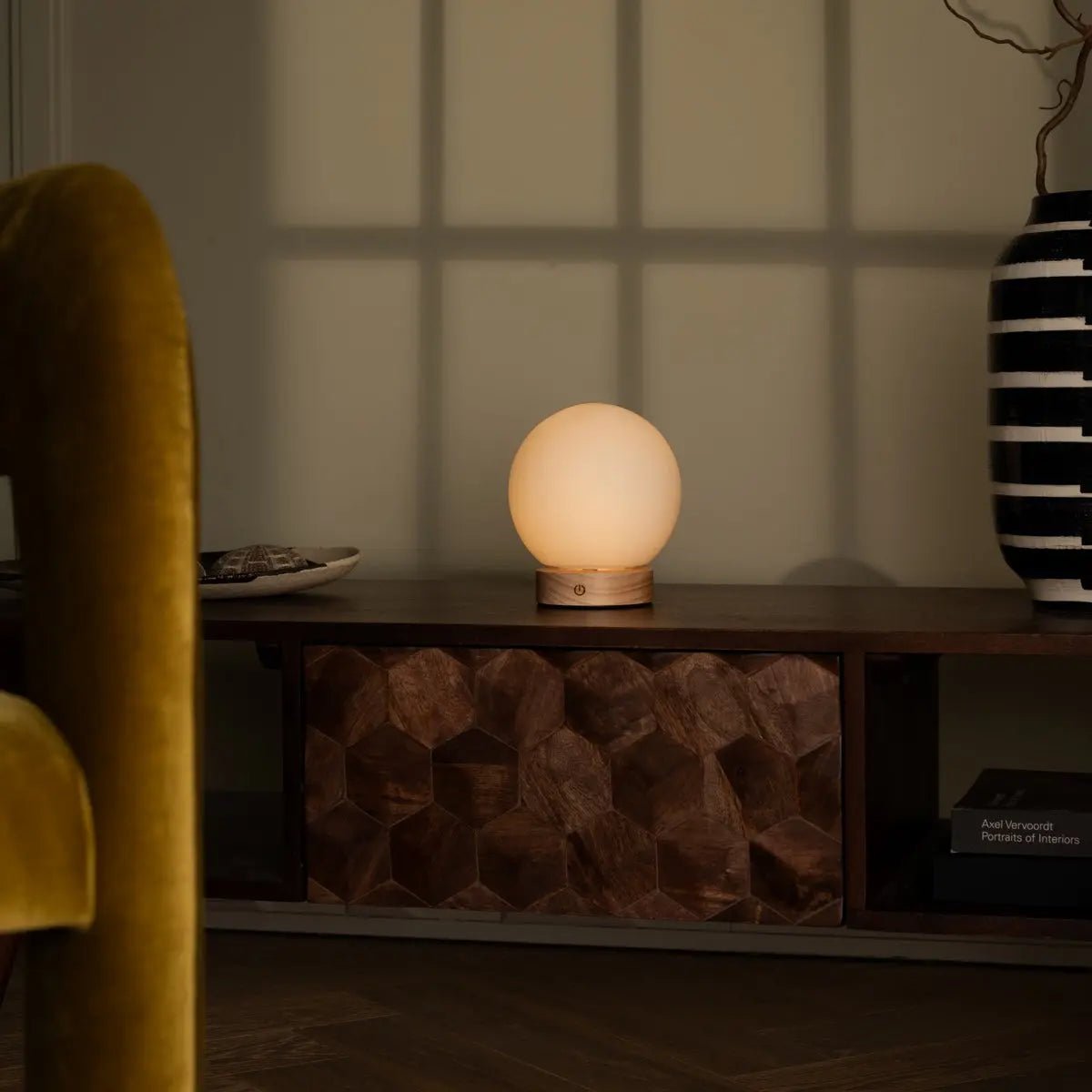 Flore Light Brown Wooden Lamp with Glass Bulb – Rechargeable & Dimmable Cordless Light Tavellio