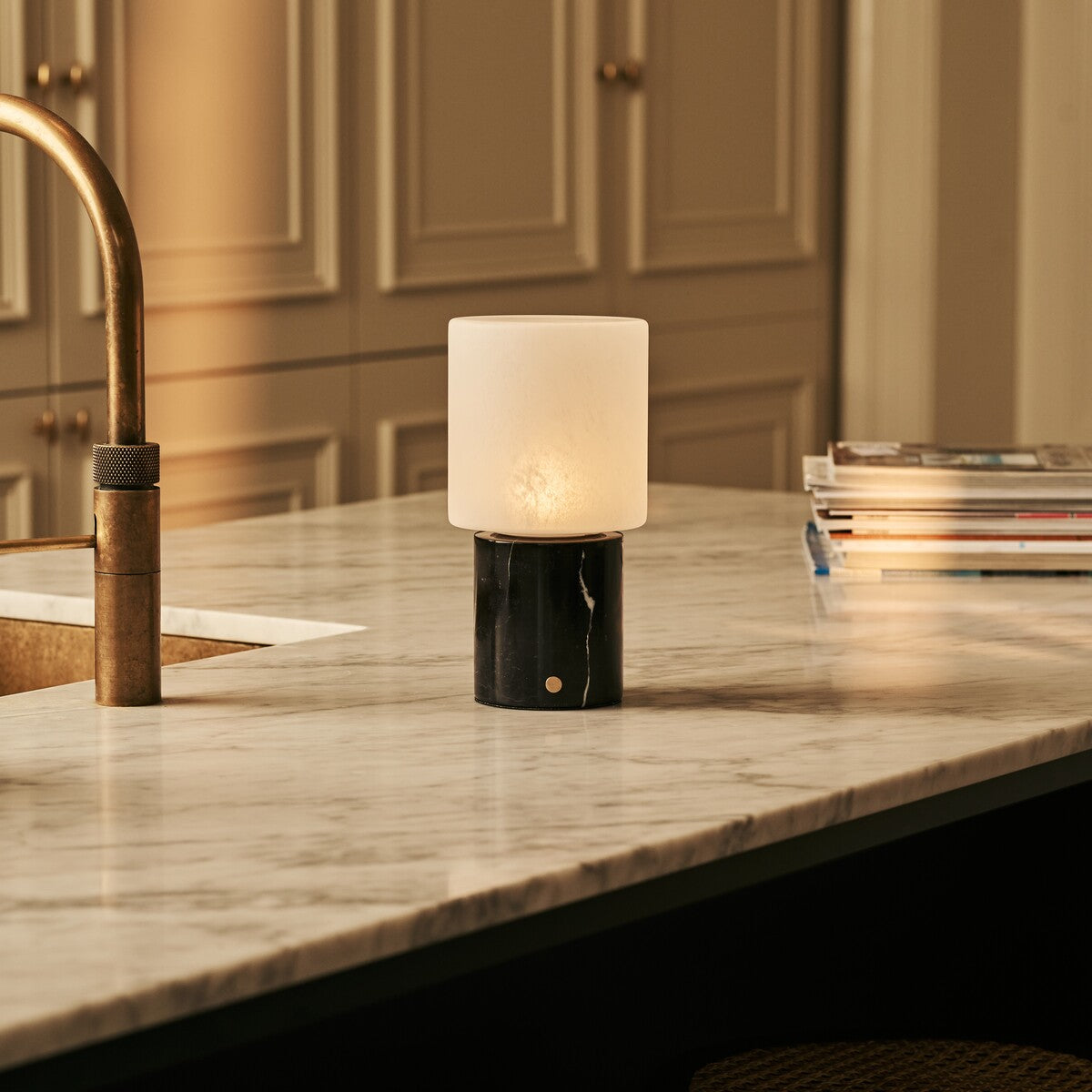 Cuyp Black – Nero Marquina Marble Rechargeable Table Lamp | Cordless, USB Rechargeable & Up to 100 Hours of Light