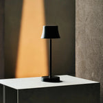 De Pijp Mini Midnight Black Rechargeable Table Lamp – Wireless Charging, Dimmable Lamp & 3 Light Colors Tavellio