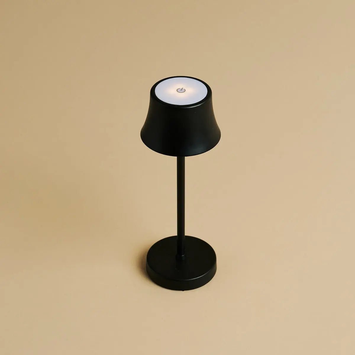 De Pijp Mini Midnight Black Rechargeable Table Lamp – Wireless Charging, Dimmable Lamp & 3 Light Colors Tavellio