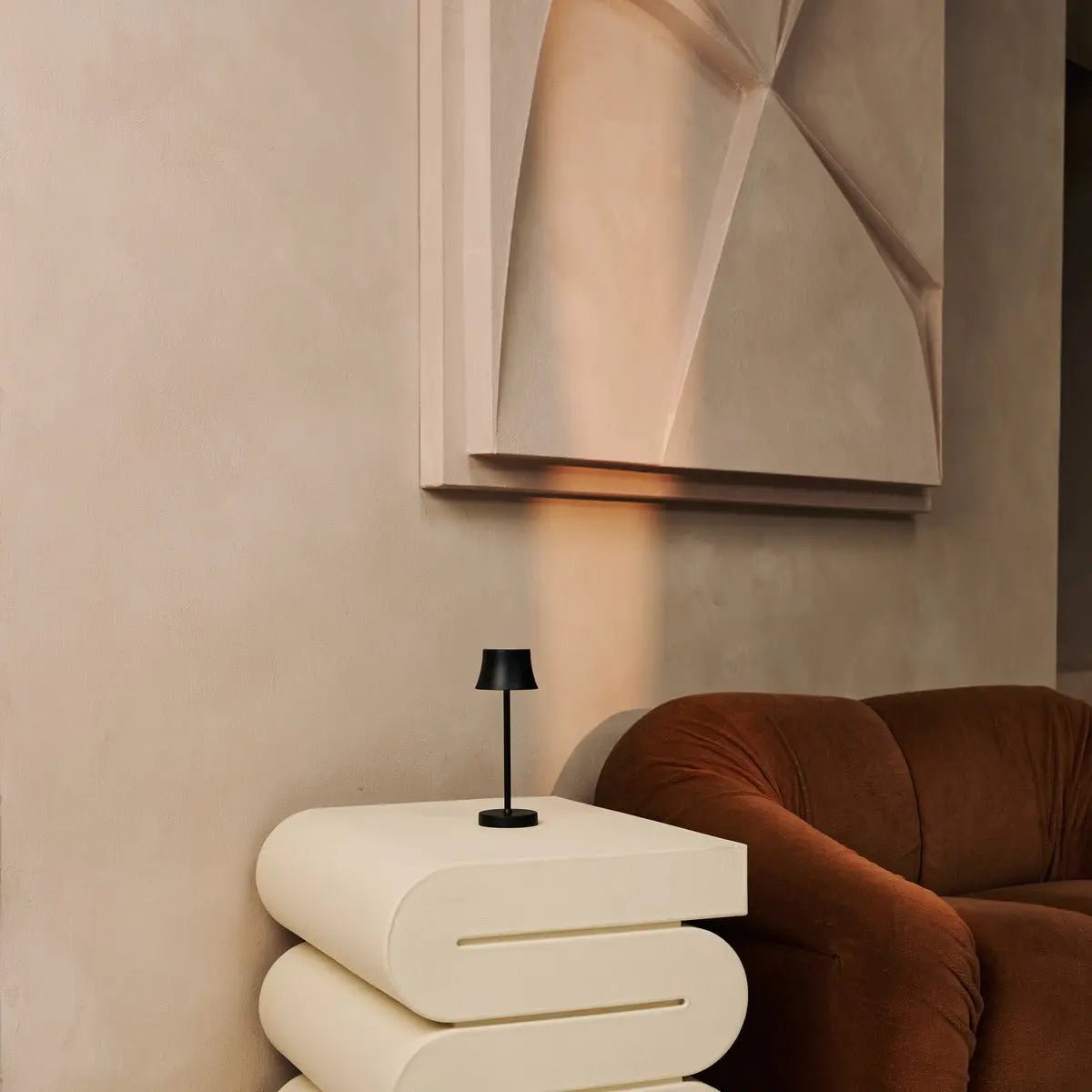 De Pijp Mini Midnight Black Rechargeable Table Lamp – Wireless Charging, Dimmable Lamp & 3 Light Colors Tavellio