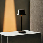 De Pijp Mini Mocha Brown Rechargeable Table Lamp – Wireless Charging, Dimmable Lamp & 3 Light Colors Tavellio