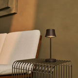 De Pijp Mini Mocha Brown Rechargeable Table Lamp – Wireless Charging, Dimmable Lamp & 3 Light Colors Tavellio