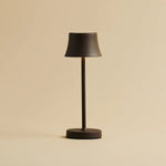 De Pijp Mini Mocha Brown Rechargeable Table Lamp – Wireless Charging, Dimmable Lamp & 3 Light Colors Tavellio