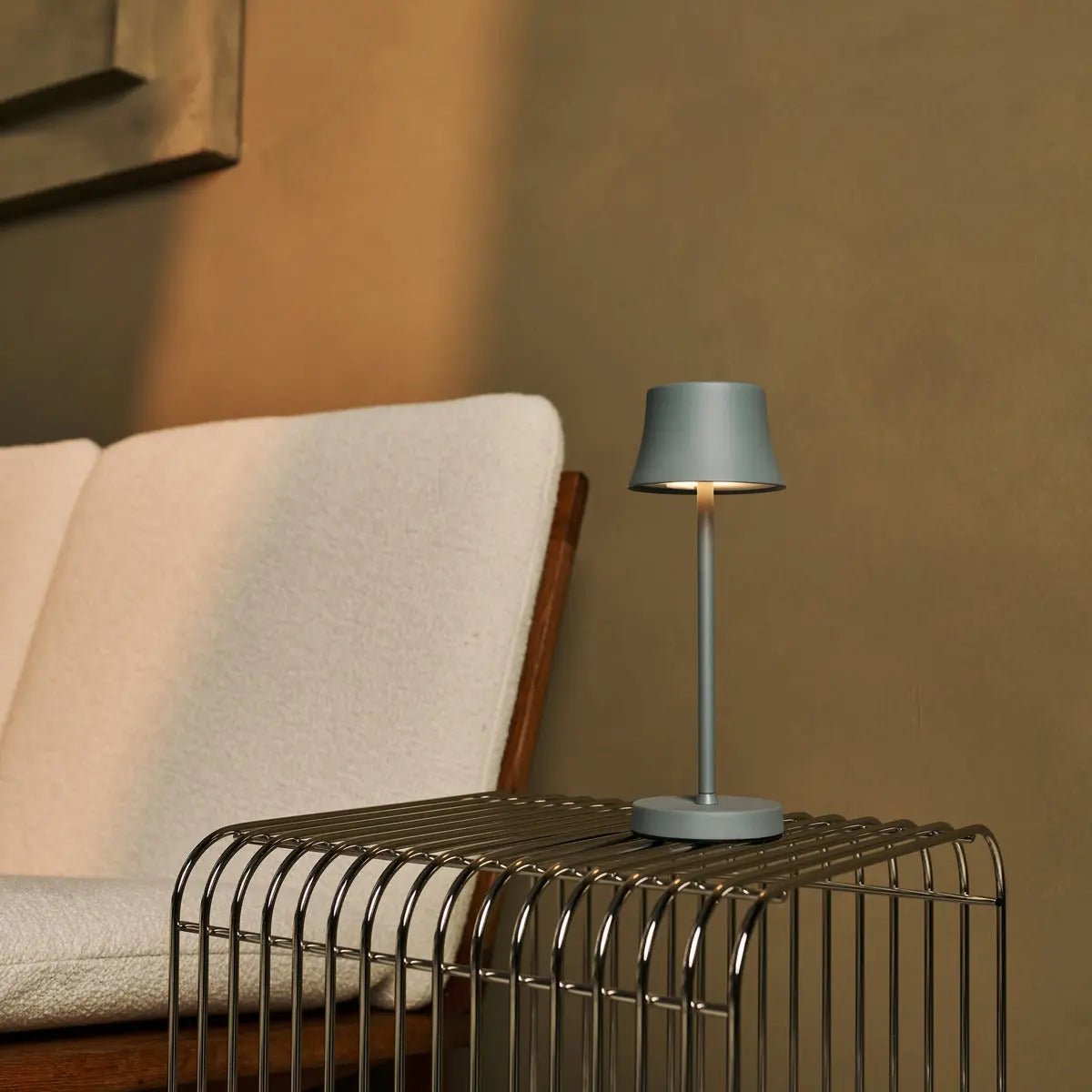 De Pijp Mini Mouse Grey Rechargeable Table Lamp – Wireless Charging, Dimmable Lamp & 3 Light Colors Tavellio