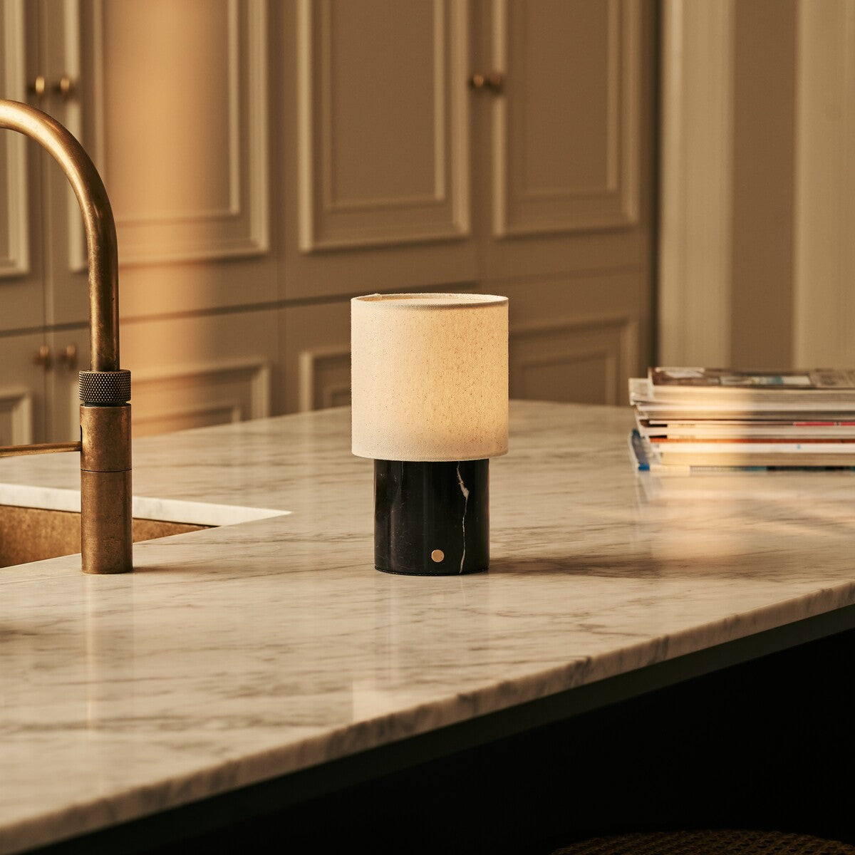 Dou Black – Nero Marquina Marble Rechargeable Table Lamp | Battery, Dimmable & Interchangeable Lampshade