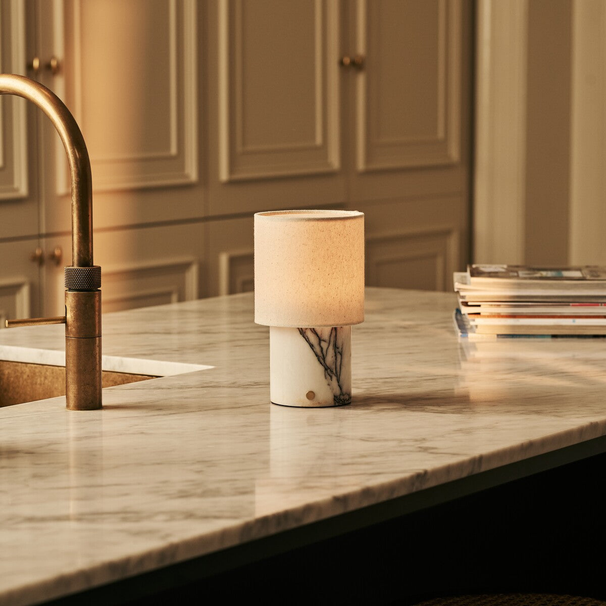 Dou White – Lilac Marble Rechargeable Table Lamp | Battery, Dimmable & Interchangeable Lampshade