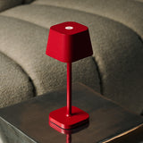Ava Berry Red - Rechargeable Table Lamp | Stylish, Cordless Lamp & Dimmable Tavellio