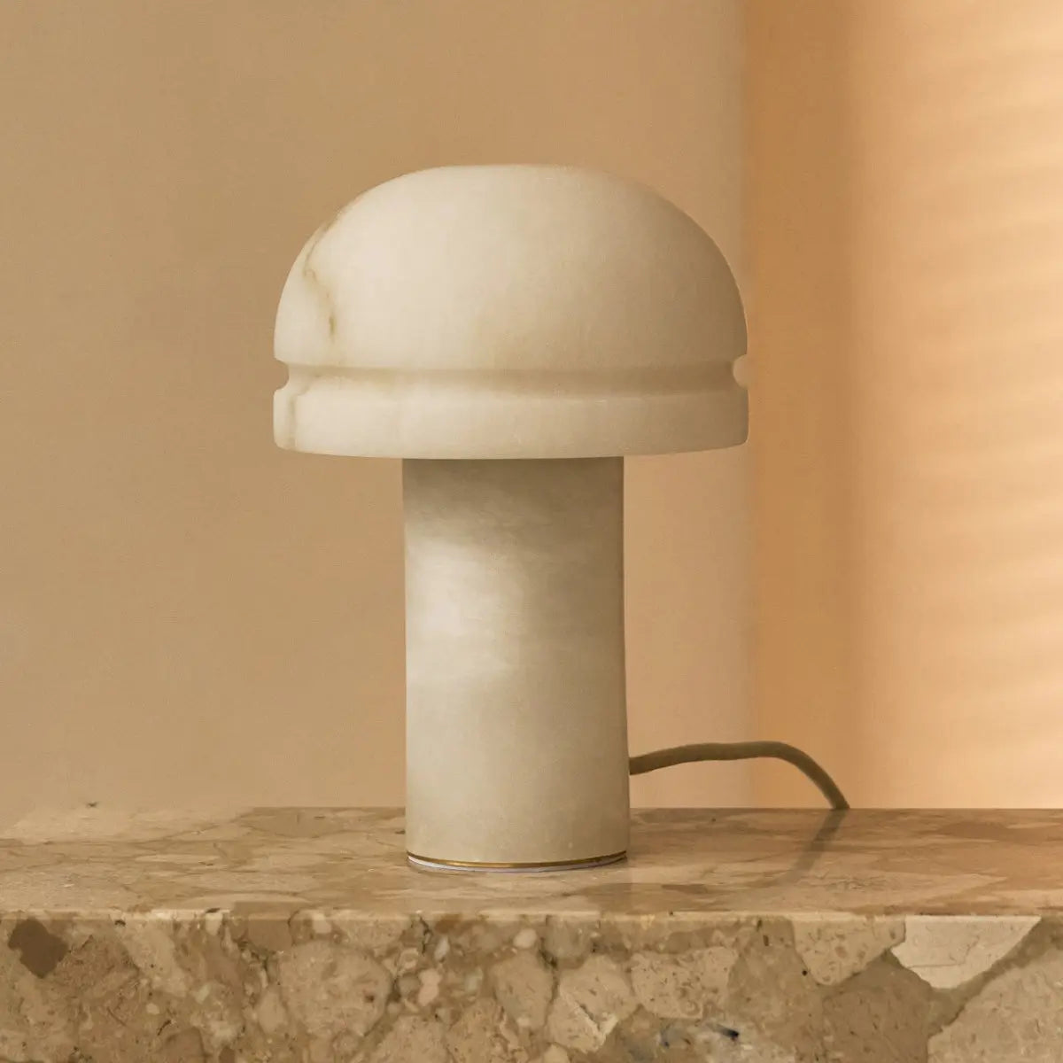 Leonardo Stylish Alabaster Lamp – Elegant Lighting for Your Home Tavellio